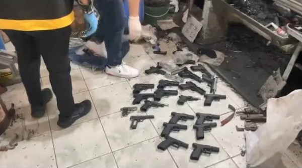 Pendik'te kaçak silah operasyonu: Çok sayıda malzeme ele geçirildi!